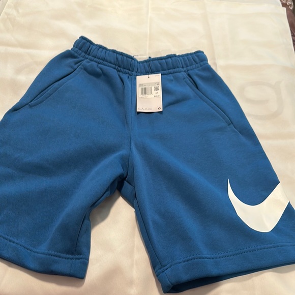 Men’s Nike Standard Fit at Knee length Shorts - Picture 1 of 5